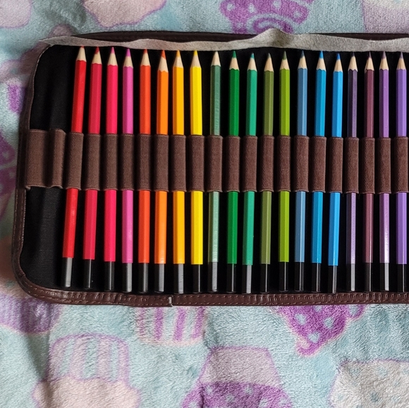 Studio Series Canvas Pencil Wrap W/Artist Colored Pencils - Picture 3 of 15